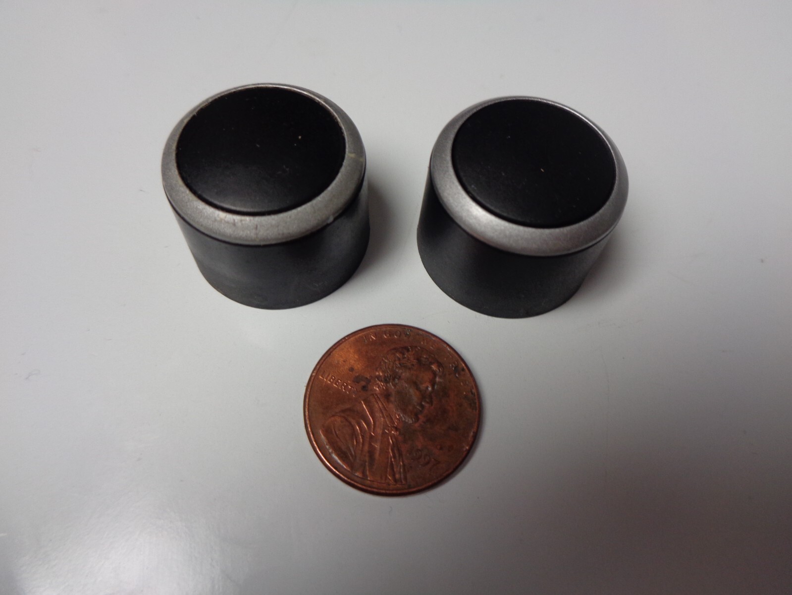 2007 2008 2009 HYUNDAI SANTA FE RADIO STEREO CONTROL KNOB SET OEM FREE