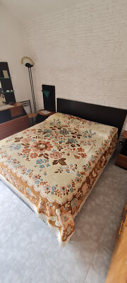 Coperta matrimoniale vintage anni 60 motivo floreale in ciniglia quasi 