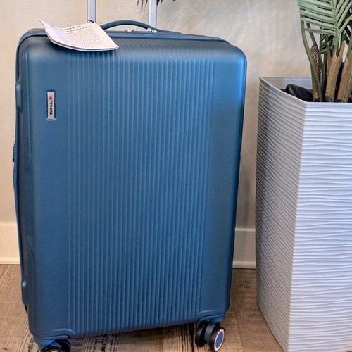 Tag Gateway Piece Hard side Spinner 20“ Luggage suitcase $439 - Picture 8 of 9