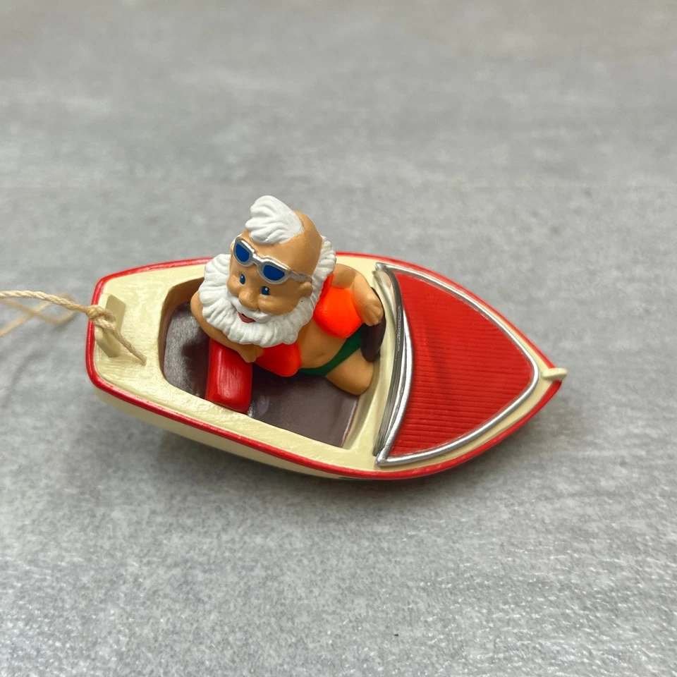 Ornamento de Natal Hallmark Keepsake 1995 Papai Noel e Sra. Claus esportes aquáticos esqui - Imagem 3 de 4