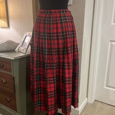 Vintage Authentic GAP Red Plaid Pleated High Waist long skirt. Holiday