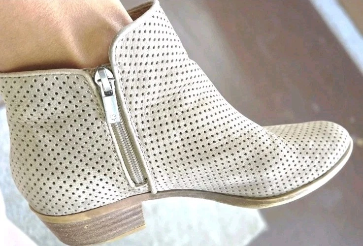 Botines de gamuza perforada Lucky Brand con cremallera para mujer talla 8 zapatos Foto 3 de 4