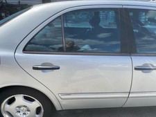 Porte arrière et accessoires Mercedes 210