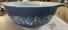 Vintage 1980's Pyrex #402 1.5L Mixing Bowl Colonial Mist Blue w White Flowers