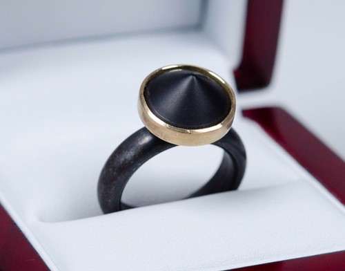 750 Gold/Stahl - Designer Ring mit Onyx - Handarbeit/ Goldschmiedearbeit