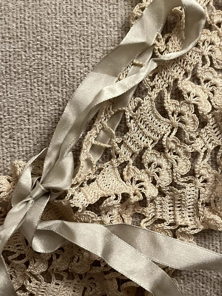 Antiguo cuello de ganchillo de encaje victoriano o eduardiano con cinta azul Foto 4 de 4