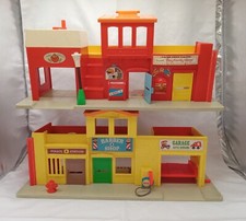 Vintage 1970's Fisher Price Little People Police Station  Firehouse