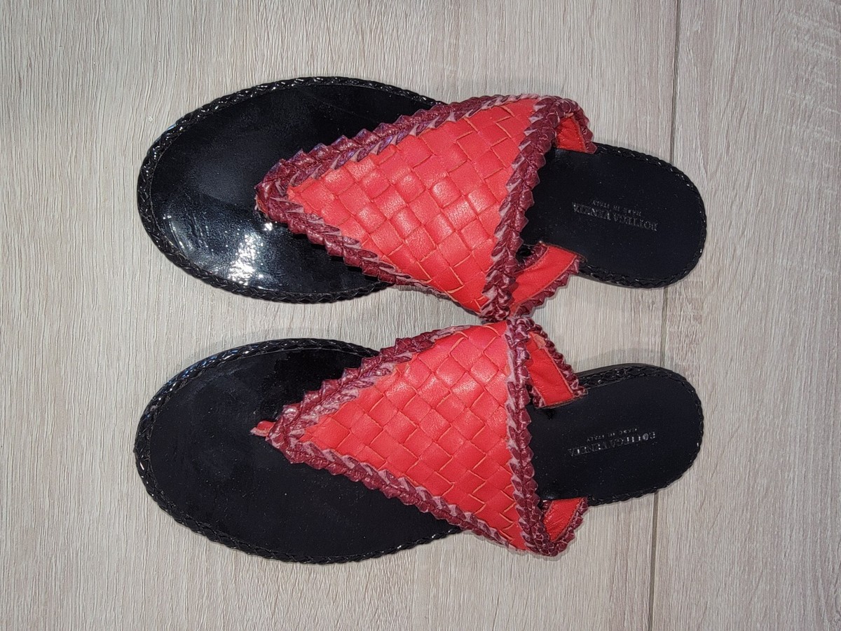 【送料&関税込】Bottega Veneta Sandals Red Bottega Veneta Stretch Ankle Strap Sandals in Apple Candy | FWRD