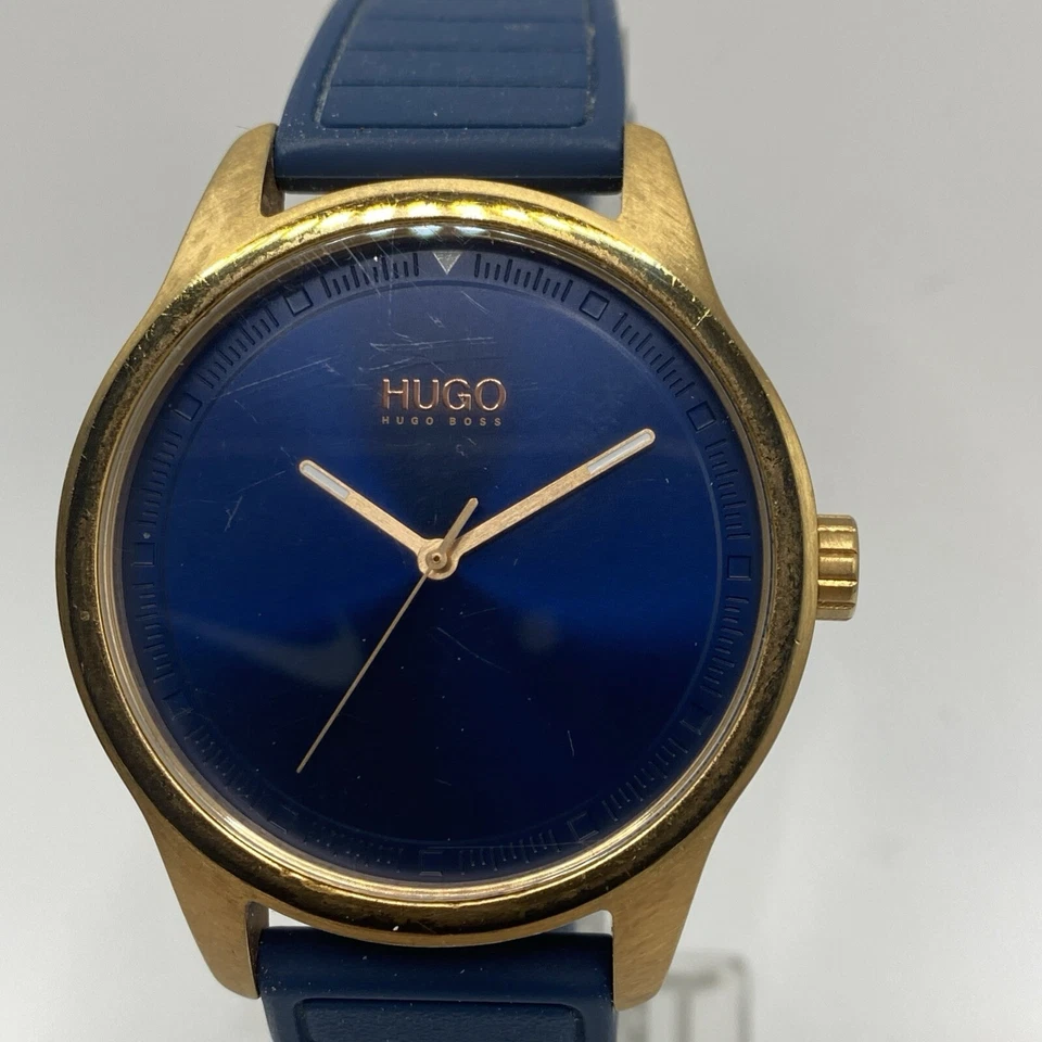 Reloj Hugo Boss muy bonito correa azul y esfera muy limpio. Estuche de 0,46 mm funcionando muy bien Foto 3 de 4