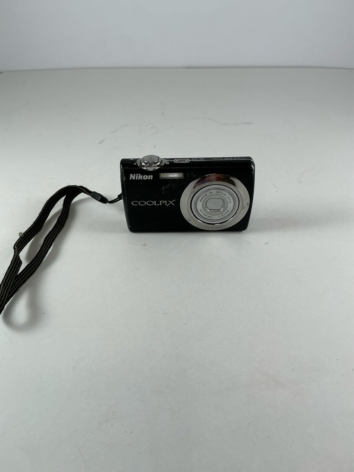 Nikon COOLPIX S220 Digital Camera - Graphite black