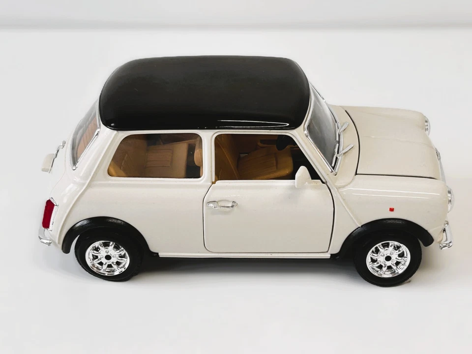 BURAGO 1/16 MINI COOPER 1960 CREMA TETTO NERO LICENZ BMW BBURAGO - Immagine 4 di 4