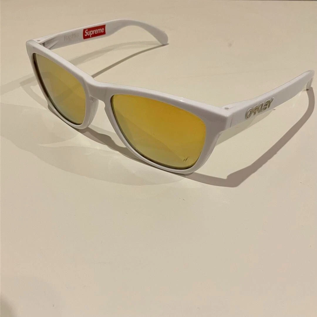 Lunettes de soleil Supreme x Oakley Frogskins 1ère génération 2007 rare vintage collab