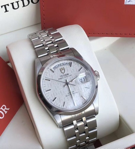 Tudor 76200 Date + Day on Linen Dial 