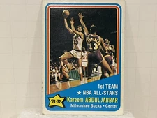 1972-73 Topps #163 Kareem Abdul-Jabbar Good / Very Good (small crease)