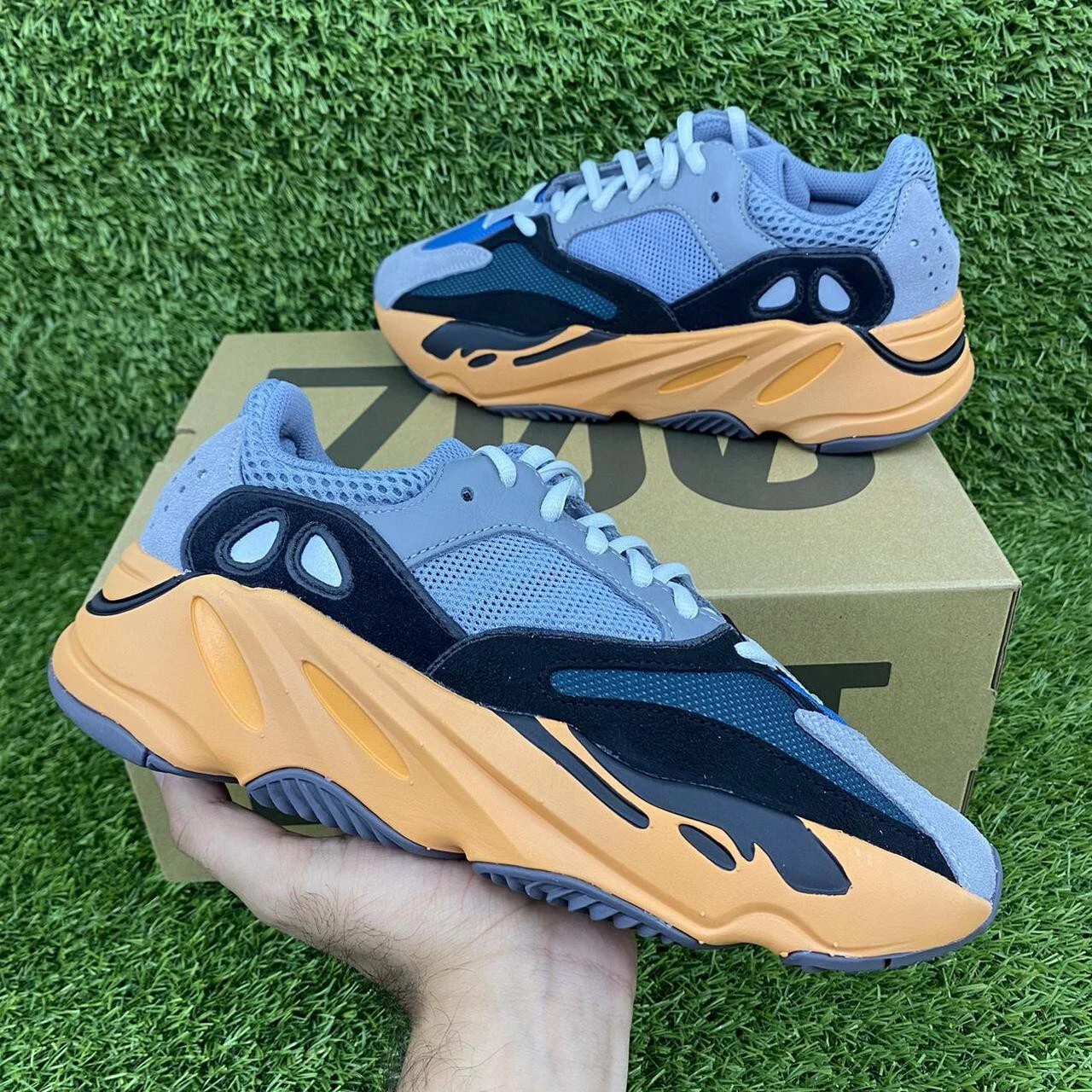 SCARPE DA GINNASTICA ADIDAS YEEZY BOOST 700 GRIGIE ARANCIONI LAVATE TAGLIA UK 8 GW0296