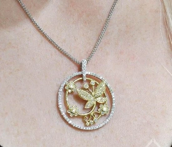 Блестящие белые муассаниты 0,80 карата, разноцветные золотые бабочки 10 карат и цветочный кулон - Изображение 2 из 4