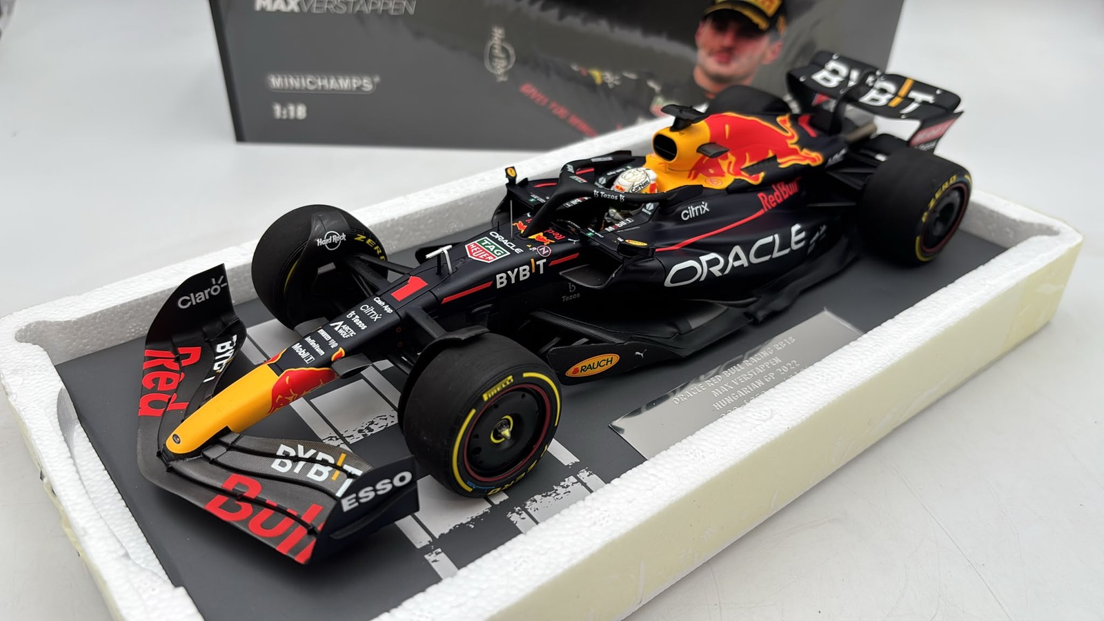 MIN113221301 Minichamps Oracle Red Bull Racing RB18 Verstappen Winner Hungarian