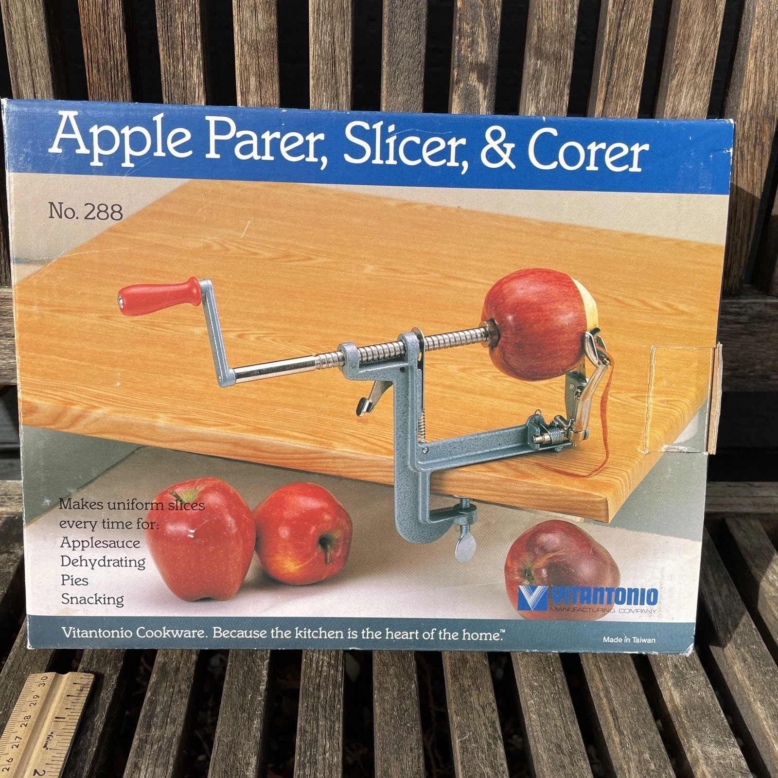 Vitantoio Apple Peeler Slicer & Corer in Original Box #288 1989 Vintage COMPLETE
Opens in a new wind