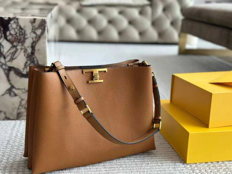 Tod's Women's Cloud Bag, Letter Packet, Crossbody Bag, Underarm Bag - Image 3 of 4