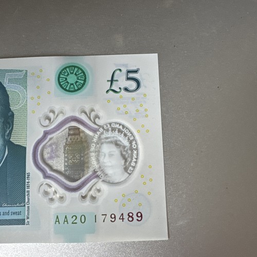 Due banconote AA20 consecutive non circolate QE2 £5 sterline - Foto 13 di 14