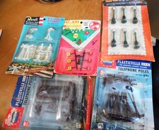 5 Vintage HO accessories including telephone poles,street signs,signals /lights