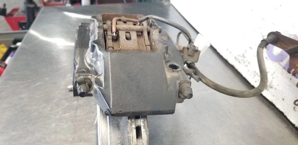 2000 PORSCHE 911 996 CARRERA BREMBO BRAKE CALIPER REAR LEFT DRIVER BLACK - Image 3 of 4