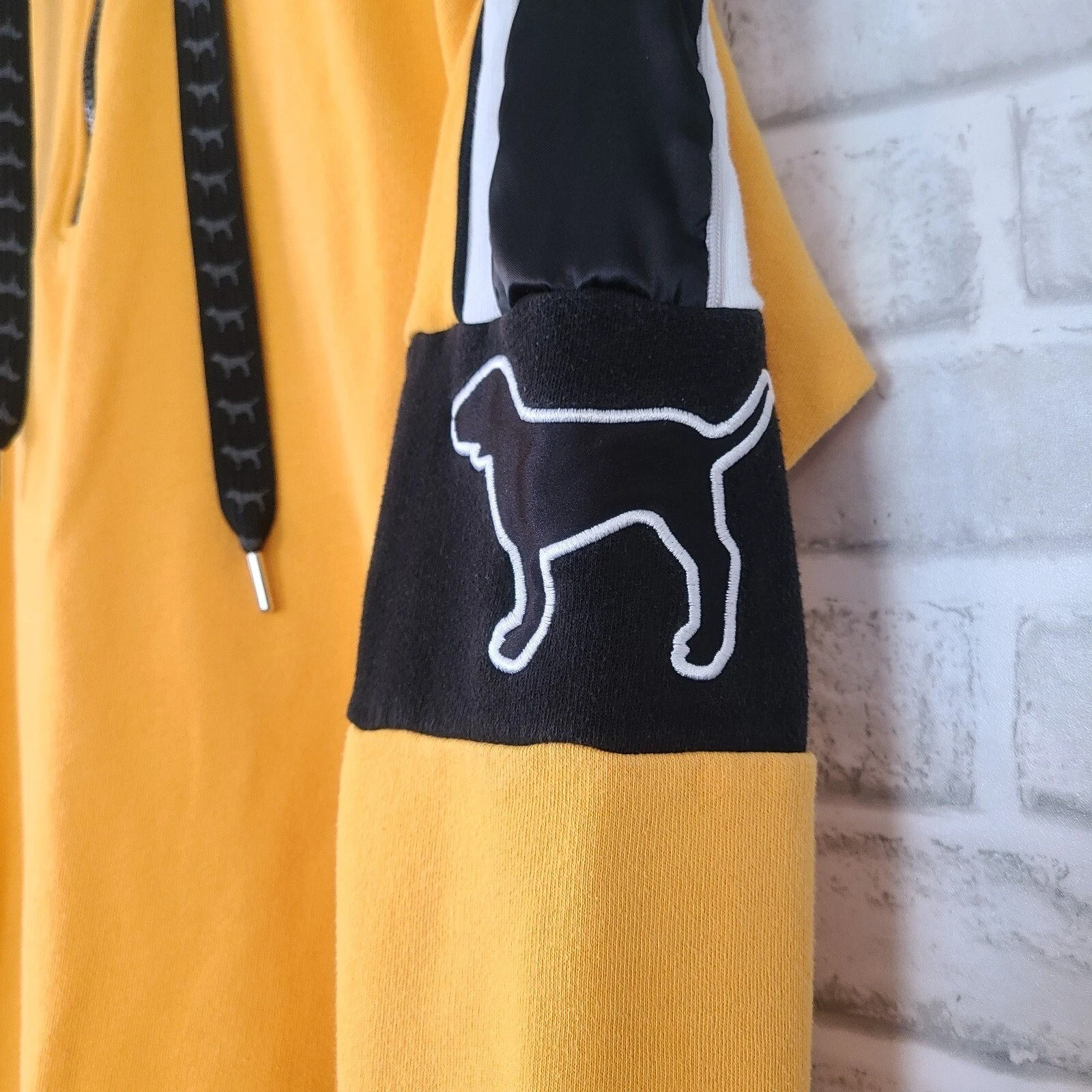 UNDERCOVER Felpa con cappuccio cane gialla vintage ROSA Victorias Secret XS ricamata