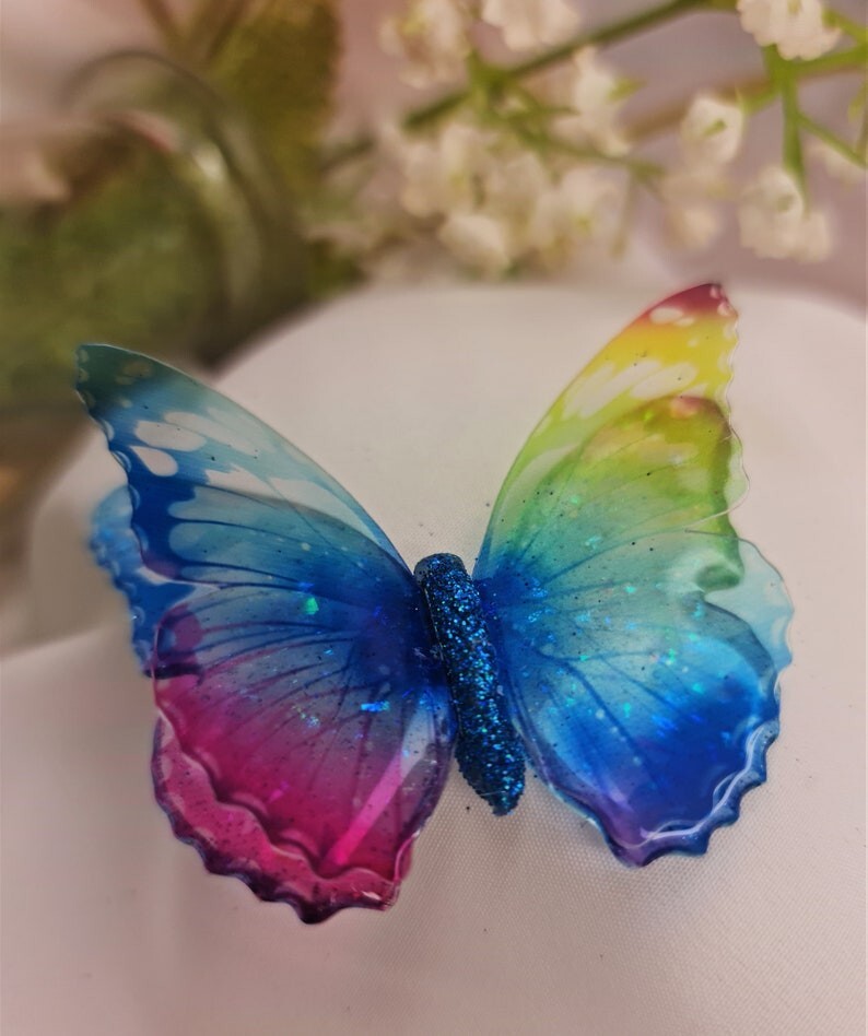 Mariposa 3D transparente multicolor con destellos iridiscentes para...