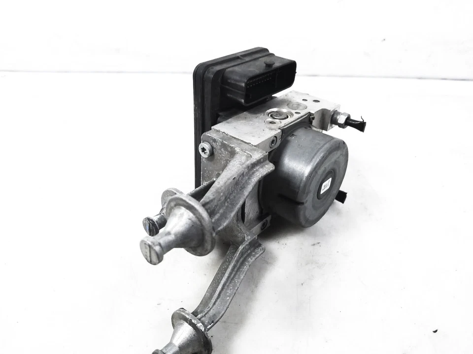 2015-2020 Chrysler 300 Vsa Abs Pump Modulator Accumulator 68500121Ab *W/O Acc - Image 3 of 4