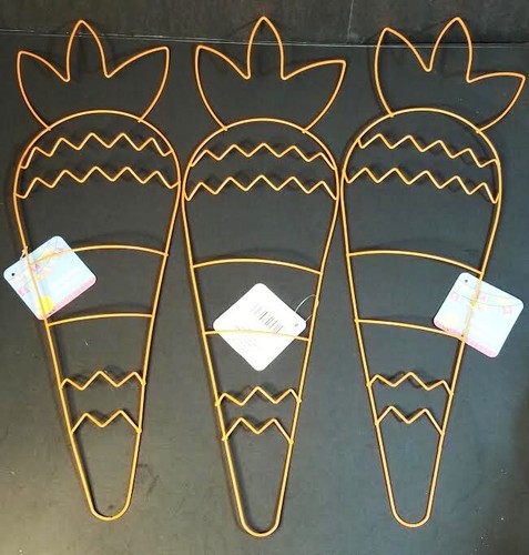 New 3 Easter Spring Carrot Shaped Wired Metal Wreath Frame 20” New - Picture 1 of 3