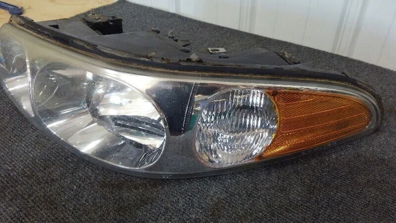 Farol dianteiro esquerdo para motorista Buick Lesabre cliente 2000 (sem canelado) - Imagem 4 de 4