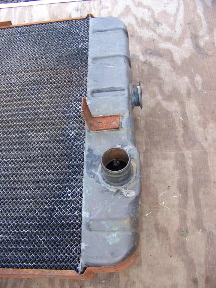 1956 DESOTO RADIATOR OEM #1599272 FIREDOME FIREFLITE SPORTSMAN HEMI V8 - Image 2 of 4