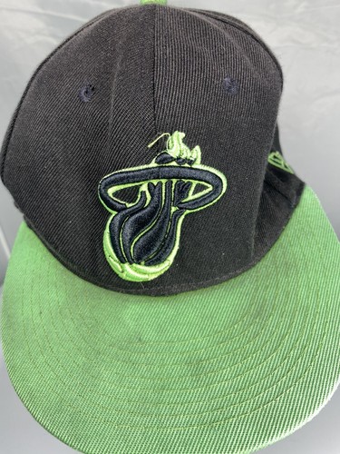 Cappello Miami Heat Berretto Snap Back Nero Verde NBA Basket Legno Duro Classici Uomo - Foto 2 di 9