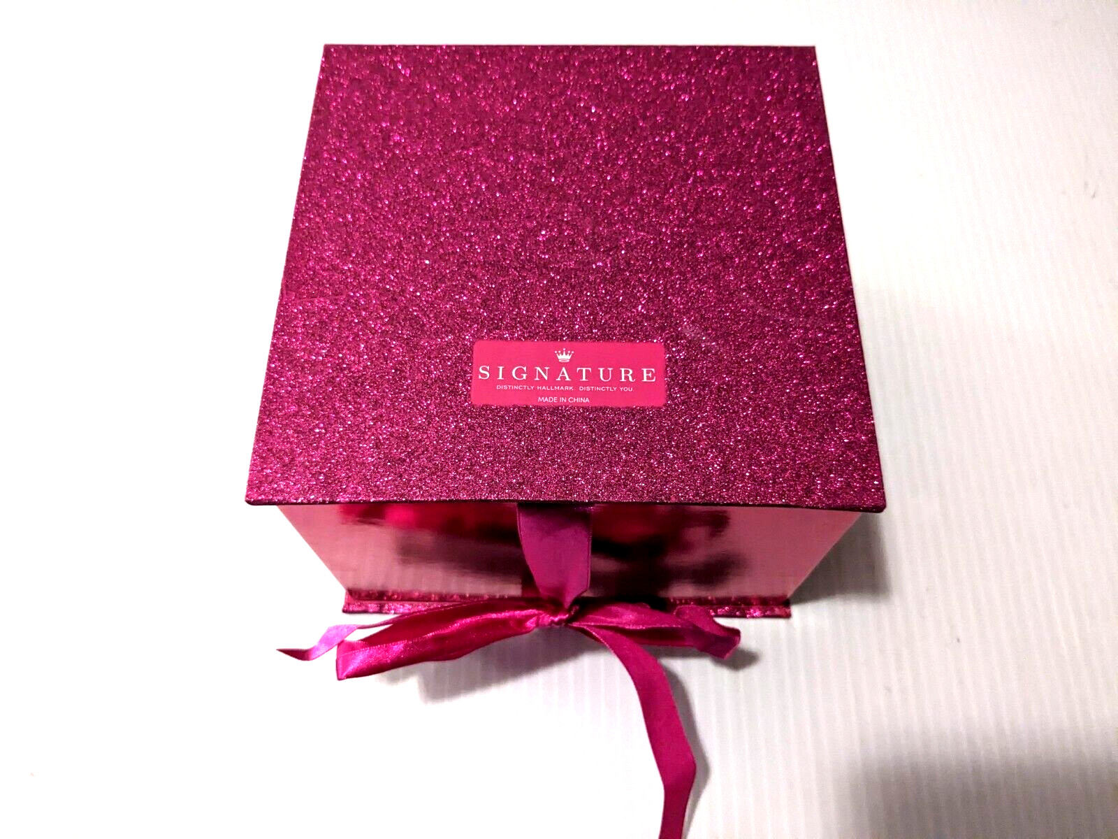 Hallmark Slate Glitter Pink Large Gift Box With Shredded Paper Filler NEW