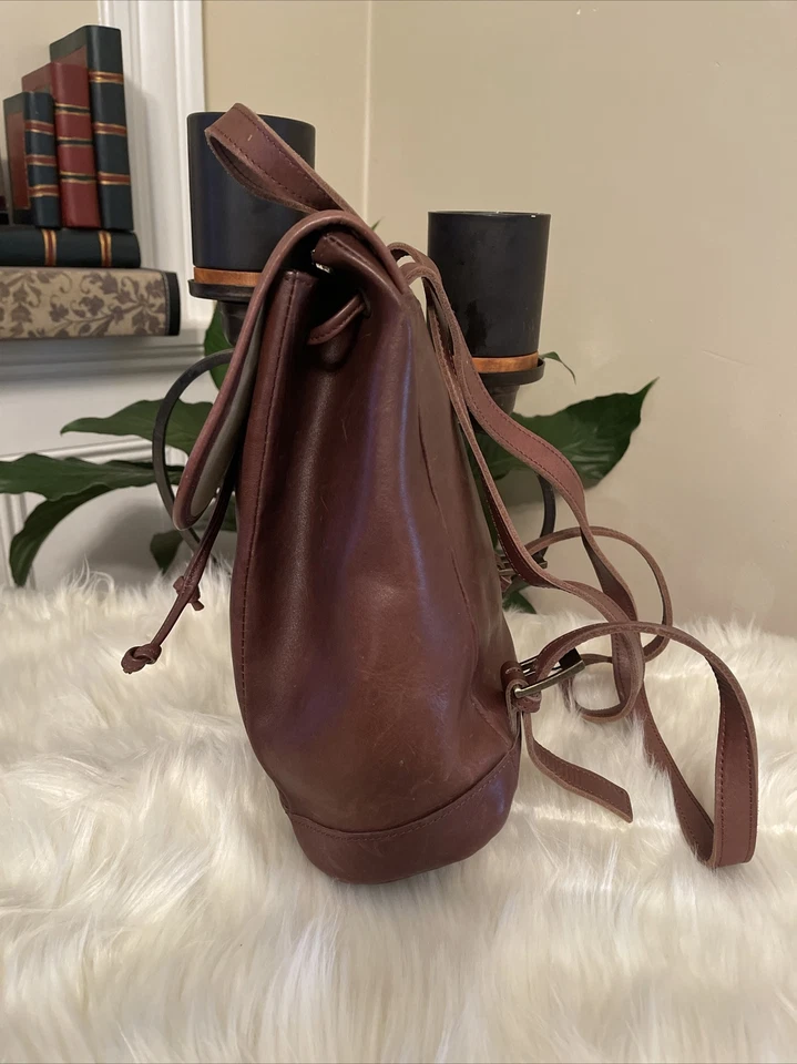 Mochila de cuero marrón frijol L.L con cordón superior bolsillo interior con cremallera  Foto 4 de 4