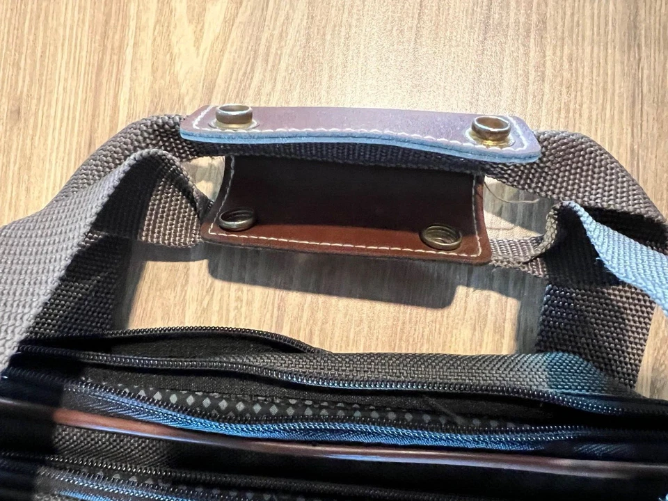 Pre owned Ricardo Willshire Beverly Hills Carry On Travel Bag 16" Clean - Image 3 of 4