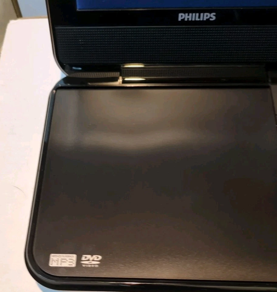 Портативный DVD-плеер Philips 7 дюймов PD700/37 без адаптера питания или пульта дистанционного управления протестирован - Изображение 2 из 4