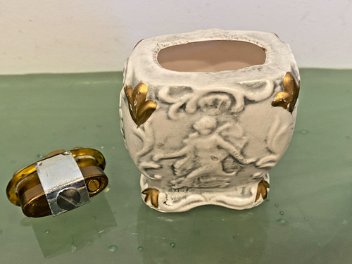 Royal Sealy Japan Three Graces Table Lighter White Gold Relief Vintage MCM NOS - Picture 8 of 14