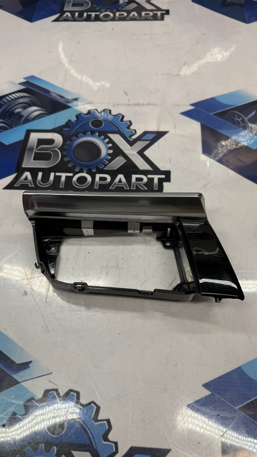 2015-2018 PORSCHE MACAN LEFT AIR VENT DASH TRIM Bezel 95B857189M OEM