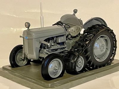 Tractoys Ferguson TED20 mit Halftrack Tractor Tracteur Ltd Edition Maßstab 1:16
