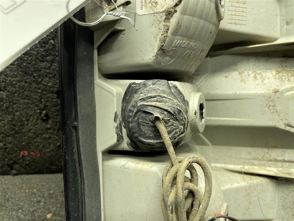 Driver Tail Light Pickup With Box DRW Fits 16-19 SIERRA 3500 PICKUP 2038334 - Image 3 of 4