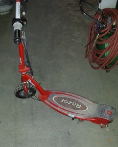 e100 razor scooter