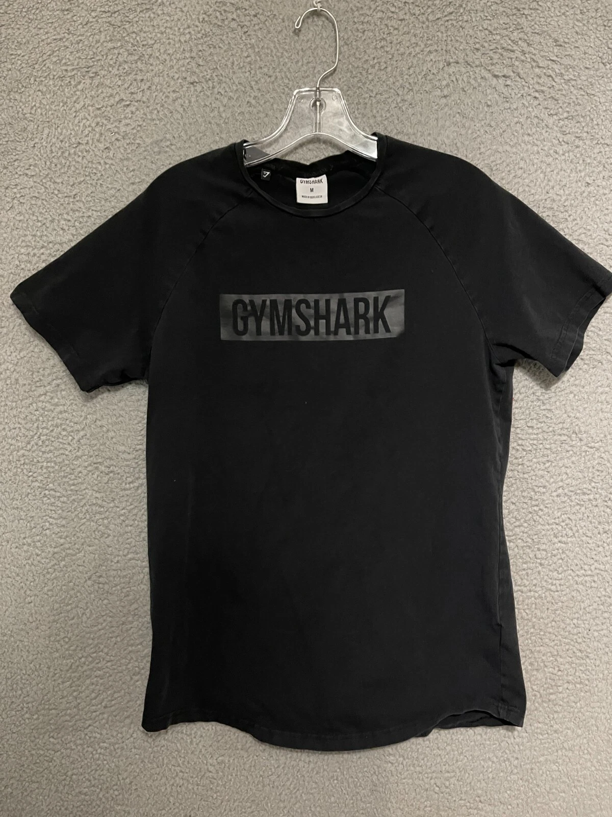 gymshark spell out logo short sleeve athletic casual shirt