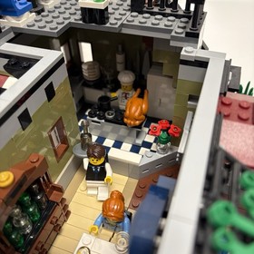 LEGO Creator Expert: Parisian Restaurant (10243) 100% Complete with Box 