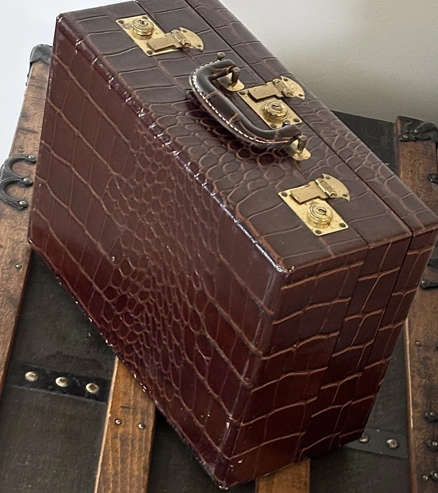 Estuche de tren tocador de viaje vintage de cuero en relieve de cocodrilo de tiro corto Foto 2 de 4