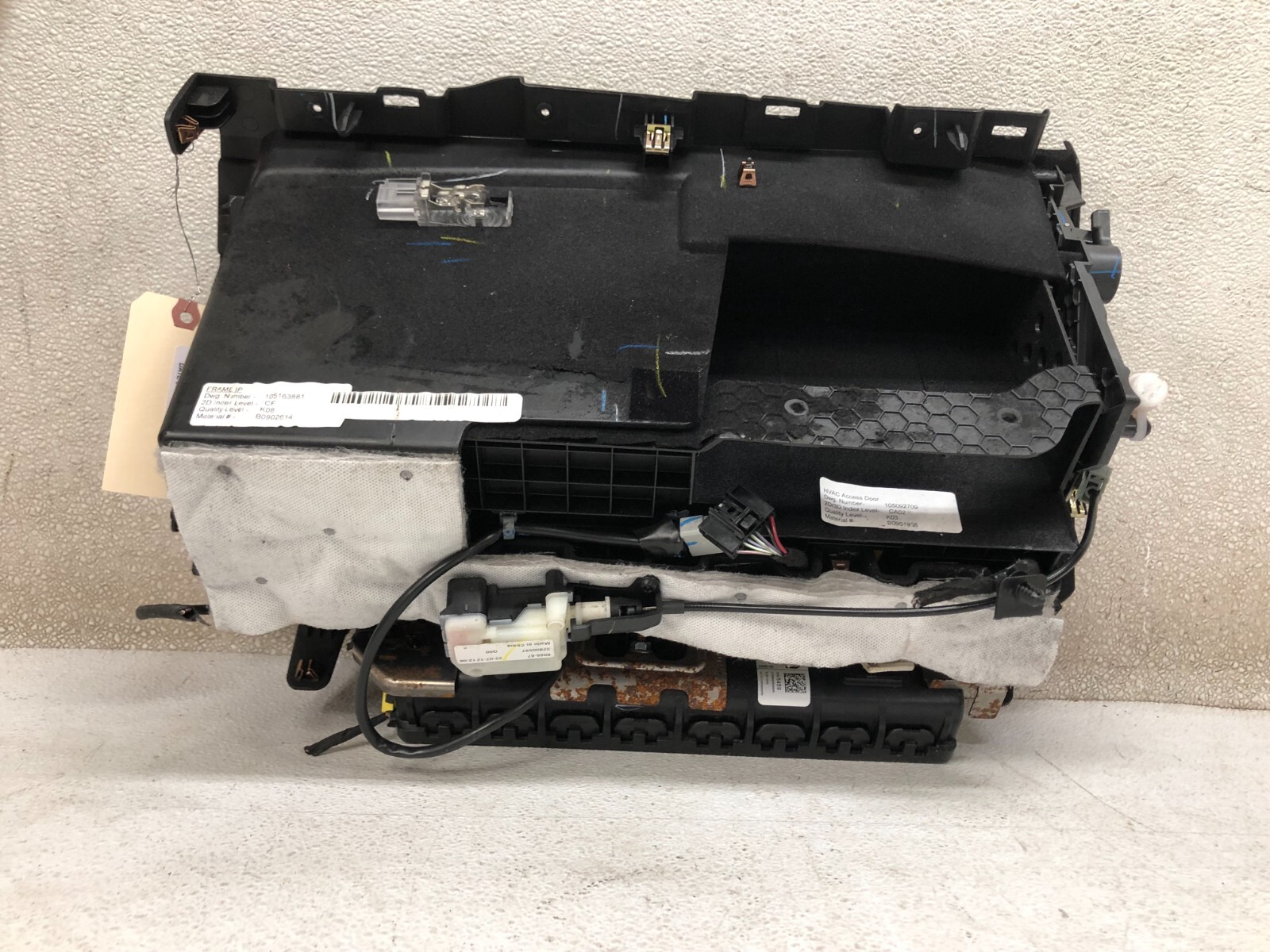 2013 CADILLAC XTS DASH GLOVE BOX STORAGE COMPARTMENT BLACK ASSY, OEM