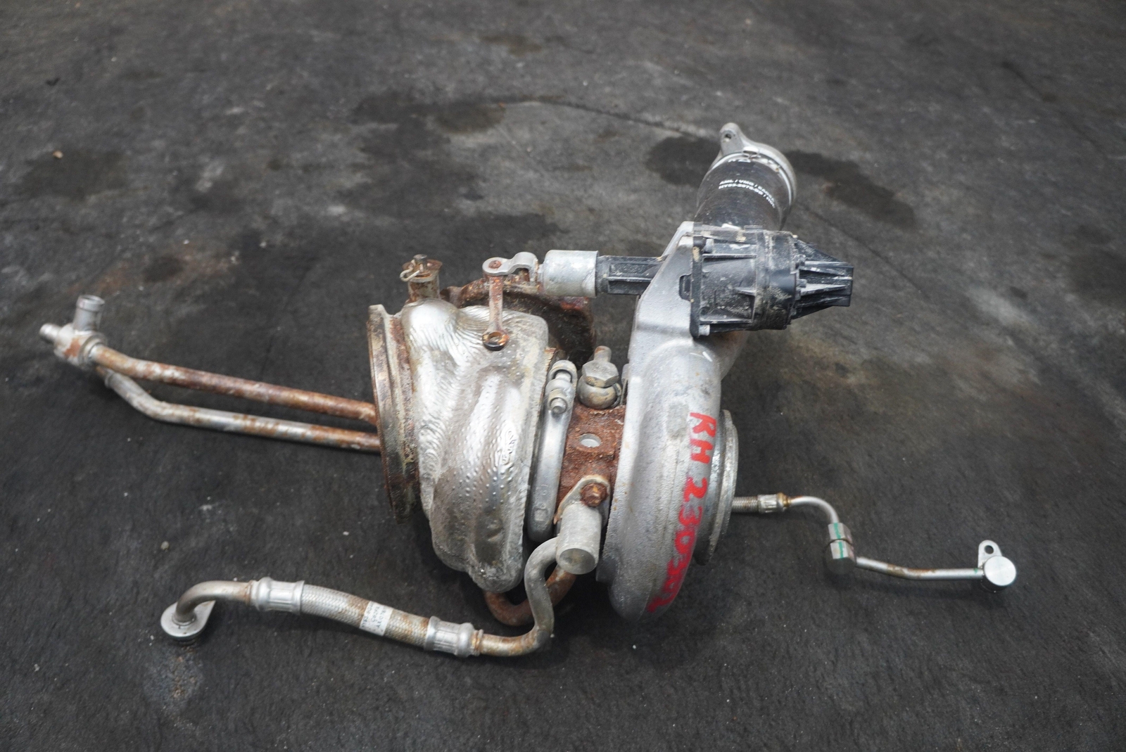 Right Engine Turbocharger Assembly 5.2L V12 HY53-9G438-BE Aston Martin DB11 2017