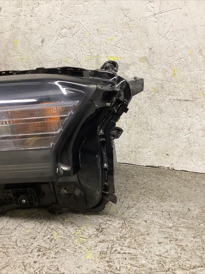 Faro derecho pasajero Toyota Tacoma 2024 2025 OEM Foto 2 de 4