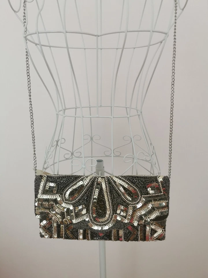 Sequin/Beaded Gold shoulder bag With Scalloped Edge.  - Image 4 of 4