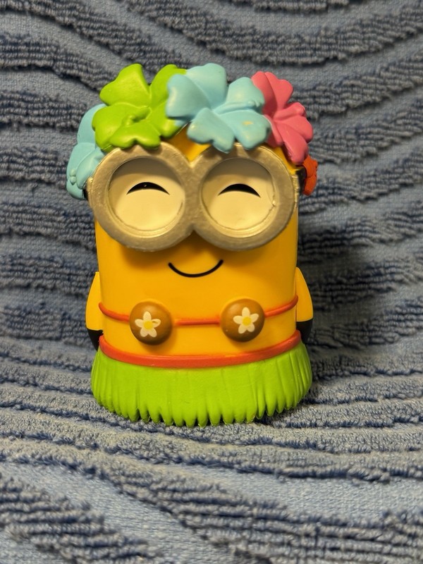 Funko Pop!  2017 Despicable Me ~ Hulu Minion ~ Universal Studios w Closed Eyes